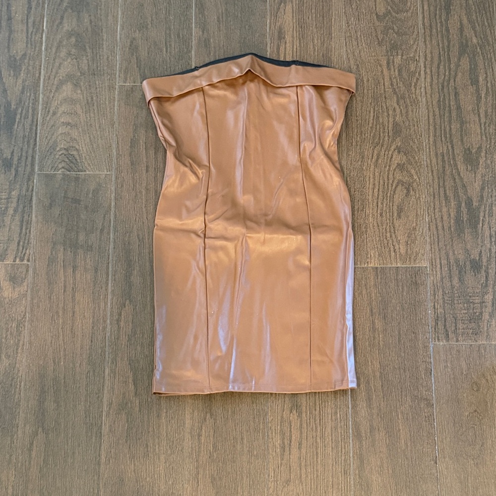 Chic Strapless Tan Dress